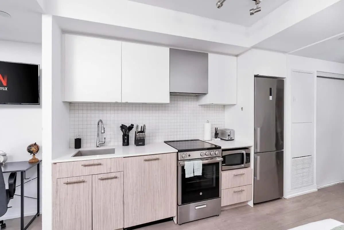 Studio Condo Near City Centre Toronto Apartment