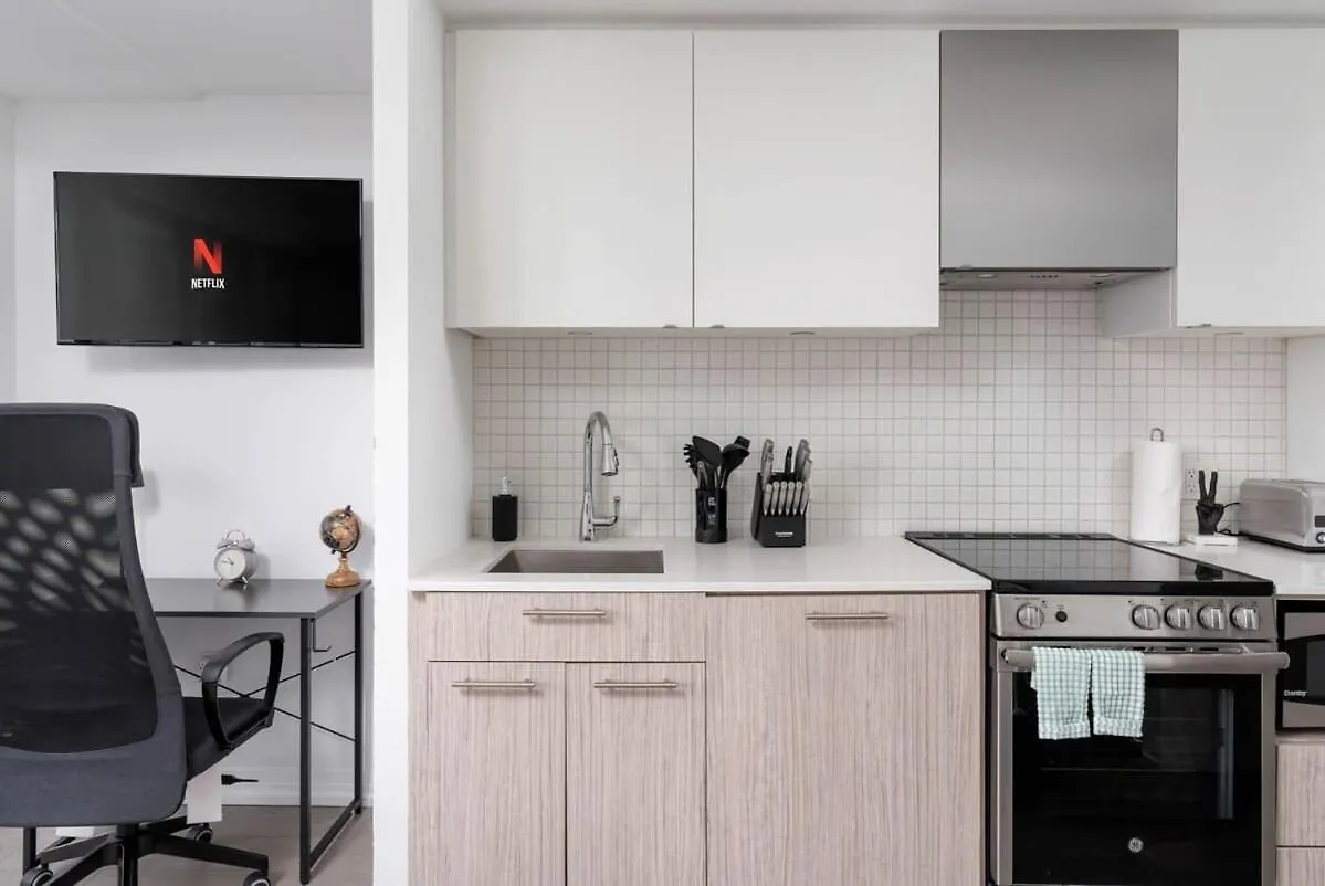Apartment Studio Condo Near City Centre Toronto